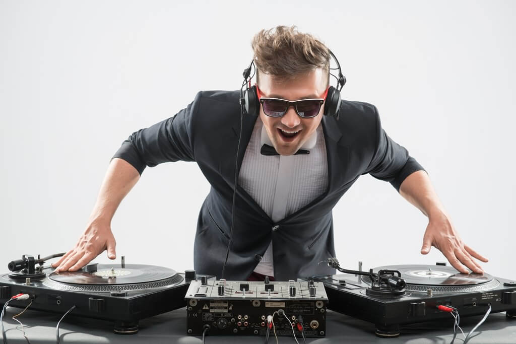 Mehr als nur Musik: So klappt es mit dem DJ 3 DJ für Party